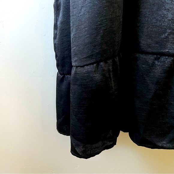 GIBSONLOOK‎ Shirred Satin Midi Dress - Picture 7 of 9